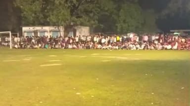 মাথাভাঙা ১: মাথাভাঙ্গা একতাই সম্প্রীতির পরিচালনায় ফকিরের কুঠিতে অনুষ্ঠিত হচ্ছে নৈশ ফুটবল টুর্নামেন্ট