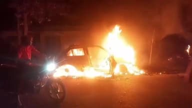 लहरपुर: लहरपुर तंबौर मार्ग पर ग्राम रंगवा के निकट जनता इंटर कॉलेज के समक्ष एक कार में अचानक लगी आग, धू-धू कर जली कार