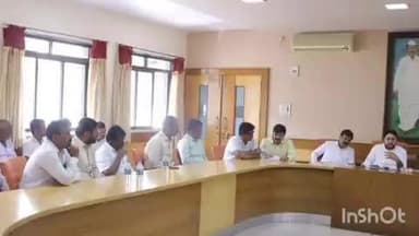 पलूस: नगरपरिषद निवडणुका पार्श्वभूमीवर डॉक्टर विश्वजीत कदम यांच्या मार्गदर्शनाखाली पलूस येथे महत्त्वपूर्ण बैठक संपन्न