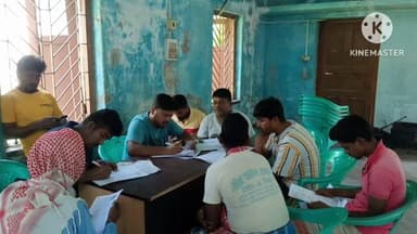 ডায়মন্ডহারবার ১: SIR ফর্ম পেয়ে ভর্তি করতে পারছিল না ডায়মন্ড হারবার পৌরসভার ১৫ নম্বর ওয়ার্ডে তৃণমূল কংগ্রেসের উদ্যোগে সেই ফরম ফিলাপ করে