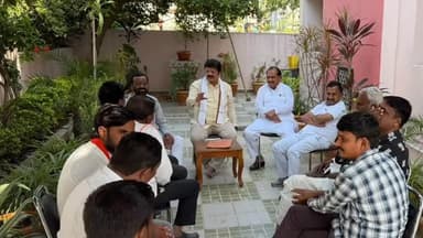 बदनापूर: मा.आ.संतोष सांबरेच्या निवासस्थानी उबाठा गटाच्या पदाधिकाऱ्यांची बैठक संपन्न