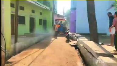 सबलगढ़: के रामपुर कलां में पंचायत ने नाले-नालियों और मुख्य सड़कों पर कीटनाशक दवाई का छिड़काव किया