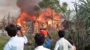 भवानीपुर: सुरैति पंचायत के वार्ड 3 रायपुरा घाट टोला में भीषण आग लगने की घटना