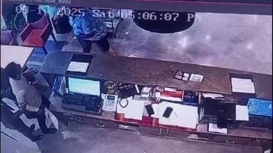 વડોદરા પૂર્વ: અકળાયેલા ગ્રાહકે હોટલ સ્ટાફ ને લાફા ચોળી દીધા જુઓ બબાલનો LIVE વીડિયો