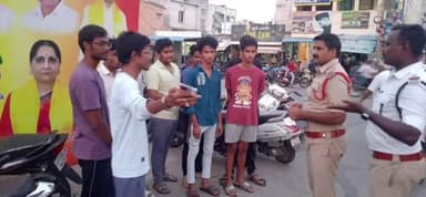 కొండపి: ప్రకాశం జిల్లా వ్యాప్తంగా వాహనాలు నడుపుతున్న మైనర్లకు కౌన్సిలింగ్ ఇచ్చిన పోలీసులు