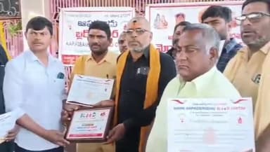 దర్శి: దర్శి పట్టణంలో రక్తదానం చేసిన అయ్యప్ప స్వామి భక్తులు, 90 మందికి పైగా భక్తులు రక్తదానం చేసినట్లు నిర్వాహకులు వెల్లడి