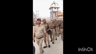 चिरैया: विधानसभा चुनाव को लेकर ढाका पुलिस ने ढाका शहर में निकाला फ्लैग मार्च