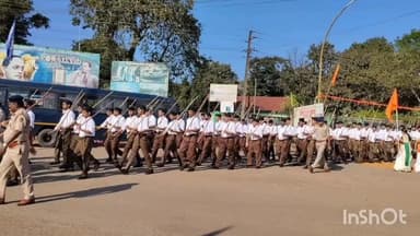ಯಲ್ಲಾಪುರ: ಪಟ್ಟಣದಲ್ಲಿ ಆರ್ಎಸ್ಎಸ್ನಿಂದ ಆಕರ್ಷಕ ಪಥಸಂಚಲನ