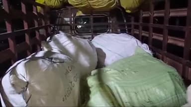 হোজাই: বন বিভাগৰ অভিযানত হোজাই ৰেল ষ্টেচনৰ পৰা জব্দ বৃহৎ পৰিমাণৰ অগৰু কাঠ