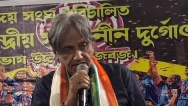 বজবজ ১: বজবজ কেন্দ্রীয় সার্বজনীন সুভাষ উদ্যান দুর্গাপূজা কমিটির পক্ষ থেকে বিজয়া সম্মেলনী অনুষ্ঠানে উপস্থিত বজ বজের বিধায়ক।