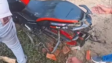 মন্দিরবাজার: চাঁদপুর এলাকায় একটি বাইক নিয়ন্ত্রণ হারিয়ে রাস্তার পাশে ইটেরগাছিতে ধাক্কা মেরে আহত বাইক আরোহী