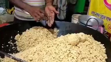 জয়নগর ২: শীতের আবহাওয়া পরতেই জয়নগরে মোয়া তৈরিতে ব্যস্ত জয়নগরের মোয়া ব্যবসায়ীরা