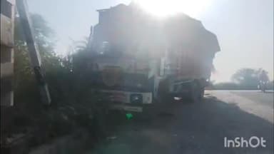 गुलाबगंज: रविवार को गुलाबगंज के पास रेलवे अंडर ब्रिज पर ट्रक दुर्घटनाग्रस्त, लोगों ने सांकेतिक बोर्ड लगाने की मांग की