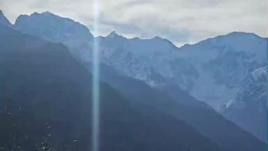 कल्पा: किन्नौर कैलाश की पहाड़ियों पर ताज़ा बर्फबारी के बाद नदी, नाले और पहाड़ जमने लगे, वीडियो आया सामने