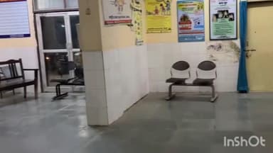 सिमरी: सामुदायिक स्वास्थ्य केंद्र अस्पताल कम, मोटरसाइकिल पार्किंग ज्यादा; परिसर में बेतरतीब वाहन