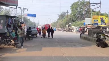 दतिया नगर: झाँसी चुंगी से बस स्टैंड रोड पर टमटम वाहन में 2 अज्ञात महिलाओं ने महिला के बैग से गहने किए पार, मामला दर्ज