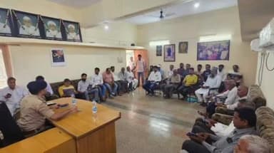 કોડીનાર: વિધાર્થીઓ ની સલામતી ,સુરક્ષા ની તકેદારી સબબ સ્કુલ ,કોલેજ,હોસ્ટેલના સંચાલકો વાહનના ડ્રાઇવરો સાથે કોડીનારપોલીસે મિટીંગયોજી