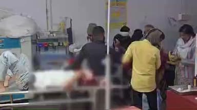 शेखपुरा: चेवड़ा-सिकंदरा मार्ग पर चिंतामनचक मोड़ के पास सड़क किनारे खड़े वाहन से बाइक सवार टकराया, दोनों गंभीर रूप से घायल