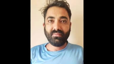 அம்பத்தூர்: மேம்பாலம் அருகில் குட்கா கடத்தி வந்த நபர்கள் - பல நாட்கள் கழித்து குற்றவாளிகளை கைது செய்த போலீசார்