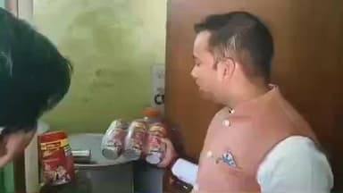 औराई: औराई के कस्तूरबा गांधी बालिका विद्यालय पहुंचे जिलाधिकारी, किया निरीक्षण