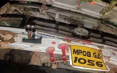 रीठी बाईपास पर बड़ा हादसा: टायर फटने से रिफाइंड तेल से भरा ट्रक पलटा, चालक घायल