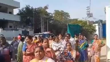 హిమాయత్ నగర్: సికింద్రాబాద్లోని తిరుమలగిరిలో వైన్ షాప్ ఏర్పాటు చేయొద్దని స్థానికులు ఆందోళన, కిలోమీటర్ మేర ట్రాఫిక్ జామ్