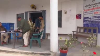 मधुपुर: मधुपुर पुलिस ने आमतल्ला, भेड़वा और शेखपुरा से फरार तीन आरोपियों को गिरफ्तार कर जेल भेजा