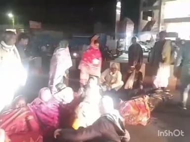 गोरखपुर: गोरखपुर में लाश रखकर लोगों ने किया सड़क जाम, मोहद्दीपुर में काम करने वाली लड़की की बिहार में मिली लाश, हत्या की आशंका