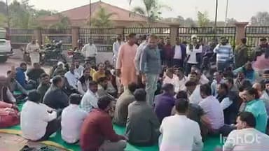 गढ़वा: उपायुक्त से मुलाकात के बाद मनरेगाकर्मी की बैठक, मनरेगा संघ जिलाध्यक्ष ने आंदोलन स्थगित किया