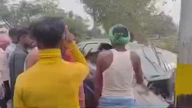 झाझा: तेलियाडीह गांव के समीप कार मालिक को झपकी आने से कार सड़क किनारे बिजली के खंभे से टकराई, चालक घायल