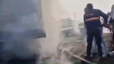 लाडपुरा: झालावाड़ रोड पर चलते डंफर में लगी आग, दमकल ने मौके पर पाया काबू, जनहानि नहीं