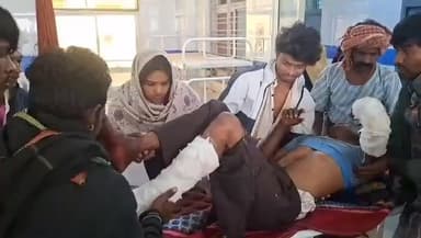 खरगौन: ट्रैक्टर-ट्रॉली पलटने से हादसा, दो की मौत, बिजली के खंभे लाते समय 5 लोग गंभीर घायल