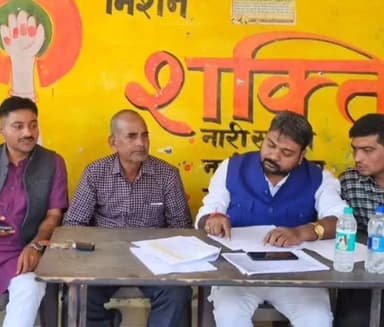 बिल्हौर: बिल्हौर विधायक ने हिंदूपुर गांव में बैठक की, मतदाता सूची के गहन पुनर्निरीक्षण अभियान पर हुई चर्चा