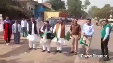 कर्वी: विश्व एड्स दिवस के अवसर पर RK सिंह मेडिकल इंस्टीट्यूट के छात्र-छात्राओं ने कर्वी शहर में निकाली जागरूकता रैली