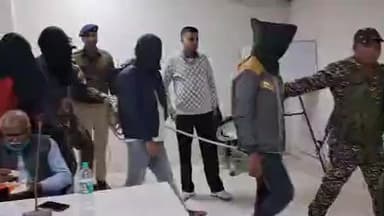 मेदिनीनगर (डालटनगंज): हुसैनाबाद में ऑनलाइन गेमिंग व सट्टा से ठगी करने वाले 7 साइबर अपराधी गिरफ्तार, तीन महीने से चल रहा था अवैध धंधा