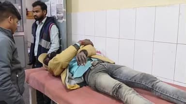 पुवायां: पुवायां के सरकारी अस्पताल में सड़क हादसे में गंभीर घायल बाइक सवार का चल रहा है इलाज, बरगदिया गांव के समीप हुई घटना