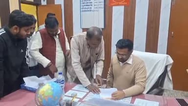 बांसडीह: भाजपा कार्यकर्ताओं ने सामुदायिक स्वास्थ्य केंद्र अउगर पर व्याप्त समस्याओं को लेकर CMO को संबोधित पत्र SDM को सौंपा