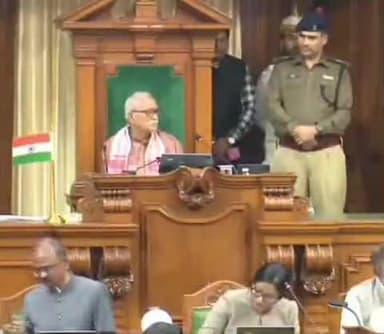 मोरवा: मोरवा विधायक रणविजय साहू ने दूसरी बार विधानसभा सदस्यता की शपथ ली, लोगों ने दी बधाई