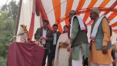 भांडेर: शासकीय सांदीपनि विद्यालय में गीता जयंती पर अंतर्राष्ट्रीय गीता महोत्सव का आयोजन, एसडीएम हुईं शामिल