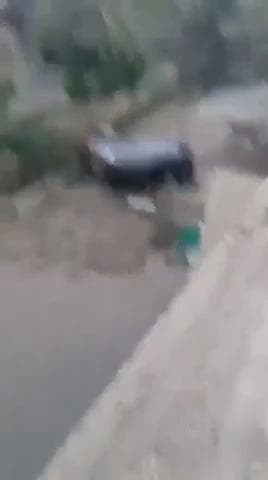 गाजियाबाद — तेज रफ्तार कार फ्लाईओवर की रेलिंग तोड़कर कई फुट नीचे जा गिरी,
दिल्ली - #हापुड़ मार्ग पर हुआ हादसा