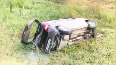 बहरागोड़ा: एनएच 49 पर कुत्ते को बचाने में कार पलटी, जमशेदपुर और घाटशिला के तीन लोग घायल