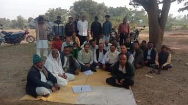 मारगोमुंडा: मारगोमुंडा आमबागान में पीडीएस डीलरों ने कमीशन की राशि की मांग को लेकर की बैठक