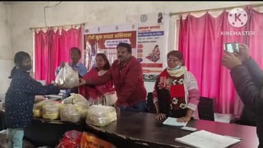 घाघरा: घाघरा सामुदायिक स्वास्थ्य केंद्र में 50 टीबी मरीजों को पोषण किट वितरित, प्रखंड प्रमुख शामिल