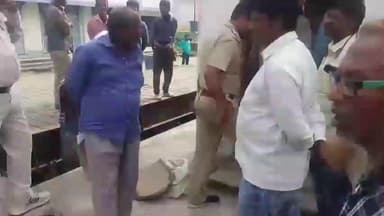 মেমারি ১: অন্নদাতাদের সাথে বিশ্বাসঘাতকতা!!! ধান বিক্রয়কে কেন্দ্র করে উত্তেজনা মেমারিতে