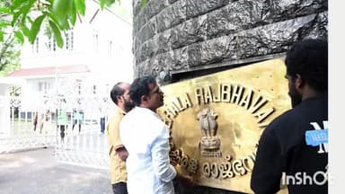 തിരുവനന്തപുരം: രാജ് ഭവൻ ഇന്നുമുതൽ ലോക്ഭവൻ എന്നറിയപ്പെടും. രാജ് ഭവന്റെ മുന്നിലെ പഴയ ബോർഡ് അഴിച്ചു മാറ്റി