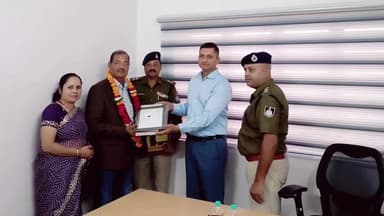 दतिया नगर: पुलिस कंट्रोल रूम में एसपी ने सेवाकाल पूर्ण करने वाले अधिकारियों को प्रशस्ति पत्र देकर दी विदाई