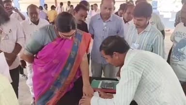 ముధోల్: నిర్మల్ రూరల్ మండలం కొండాపూర్ గ్రామంలో గ్రామ పంచాయతీ ఎన్నికల నామినేషన్ ప్రక్రియను పరిశీలించిన కలెక్టర్ అభిలాష అభినవ్