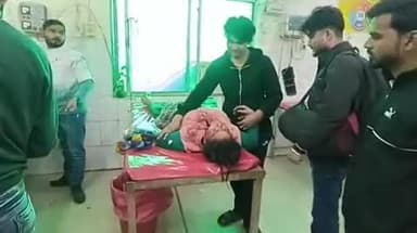 बदायूं: चित्रांशनगर मोहल्ले में पति-पत्नी के बीच झगड़े में पति ने पत्नी को चाकू मारकर किया घायल