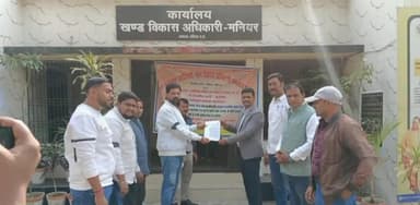बांसडीह: मनियर ब्लॉक कर्मचारी संगठन ने विभिन्न मांगों को लेकर CDO को संबोधित पत्र BDO को सौंपा