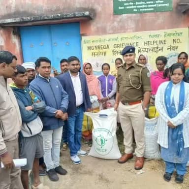 चांडिल: हेंसाकोचा पंचायत भवन में अवैध अफीम की खेती के बदले वैकल्पिक खेती के लिए बीज वितरण